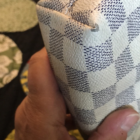 Louis Vuitton Damier Azur Cosmetic Case - Picture 7 of 14